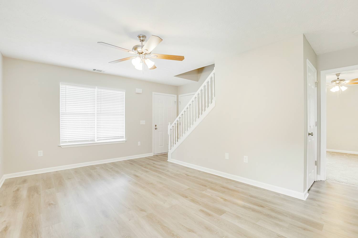 7028 Branch Crossing Way photo 4