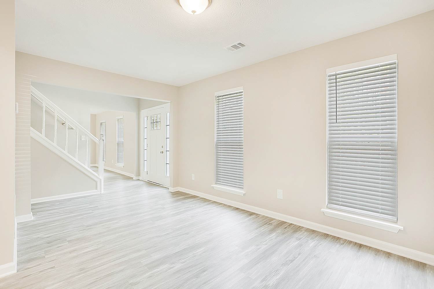 478 Sherwood Cir photo 4