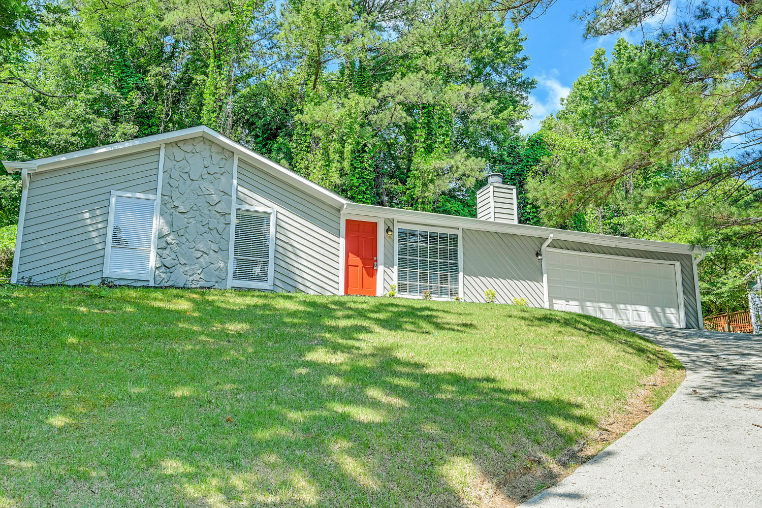 616 Candlewick Ln Nw photo 3