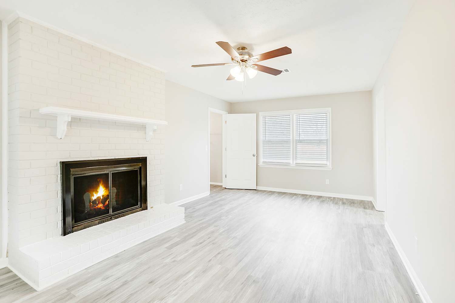 6647 Forestdale Ln photo 4