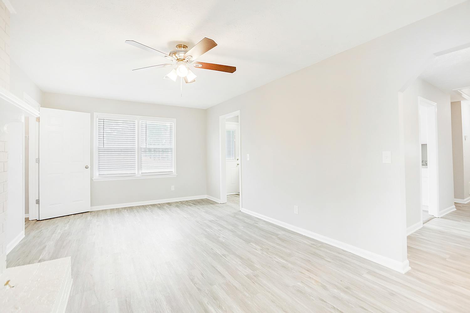6647 Forestdale Ln photo 5