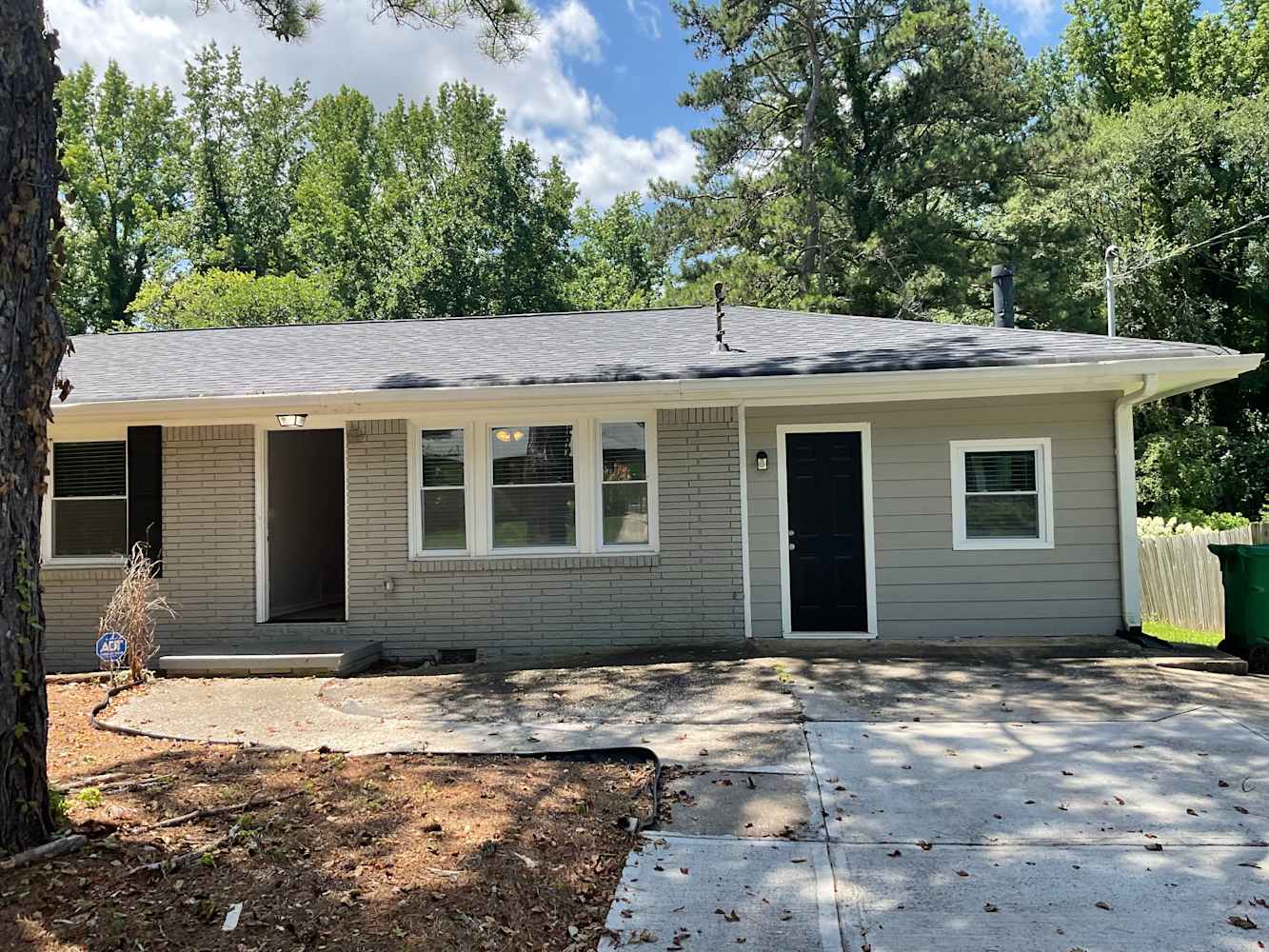 1833 Rollingwood Dr Se photo 2