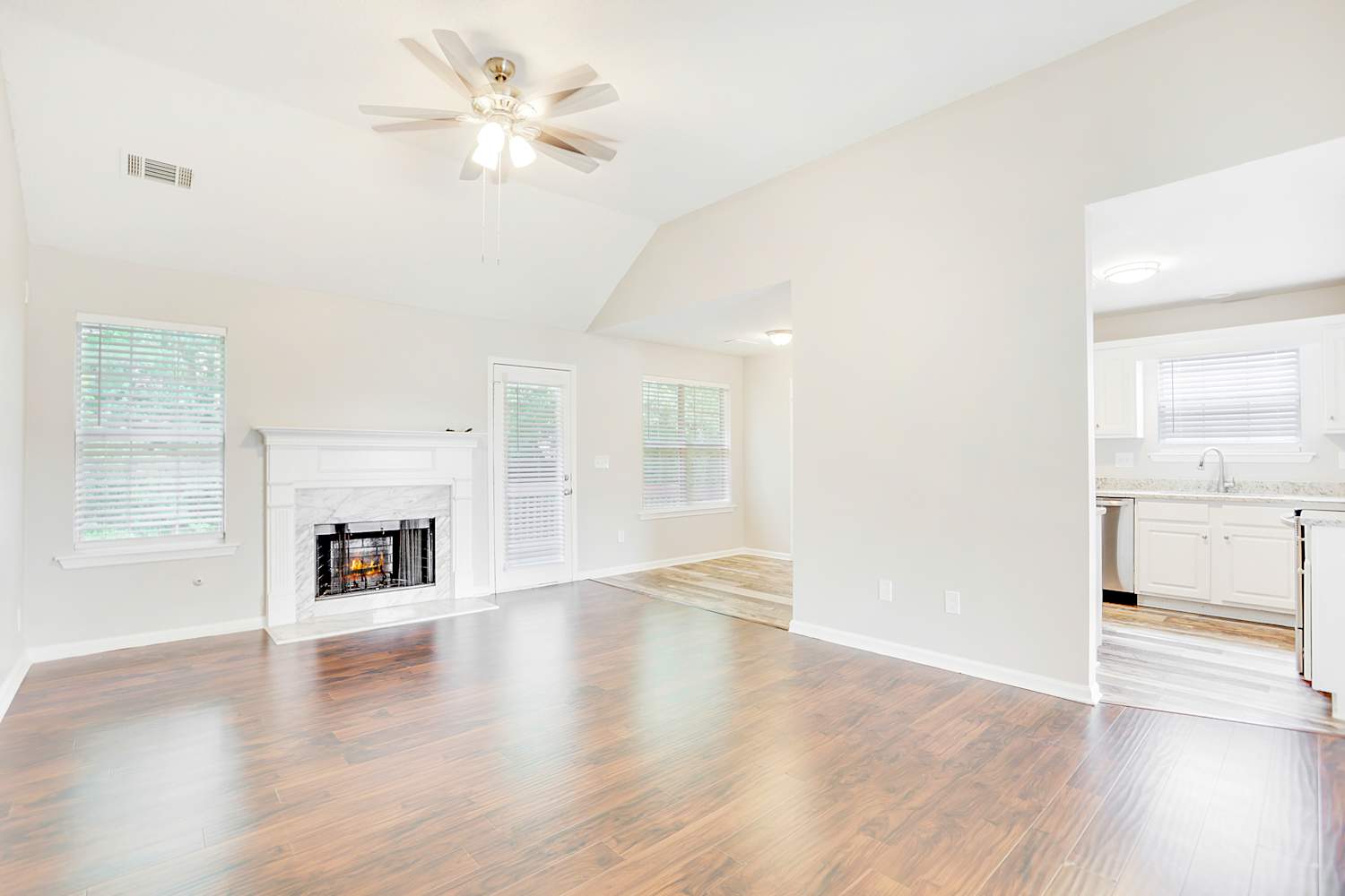 430 Gresham Dr photo 4