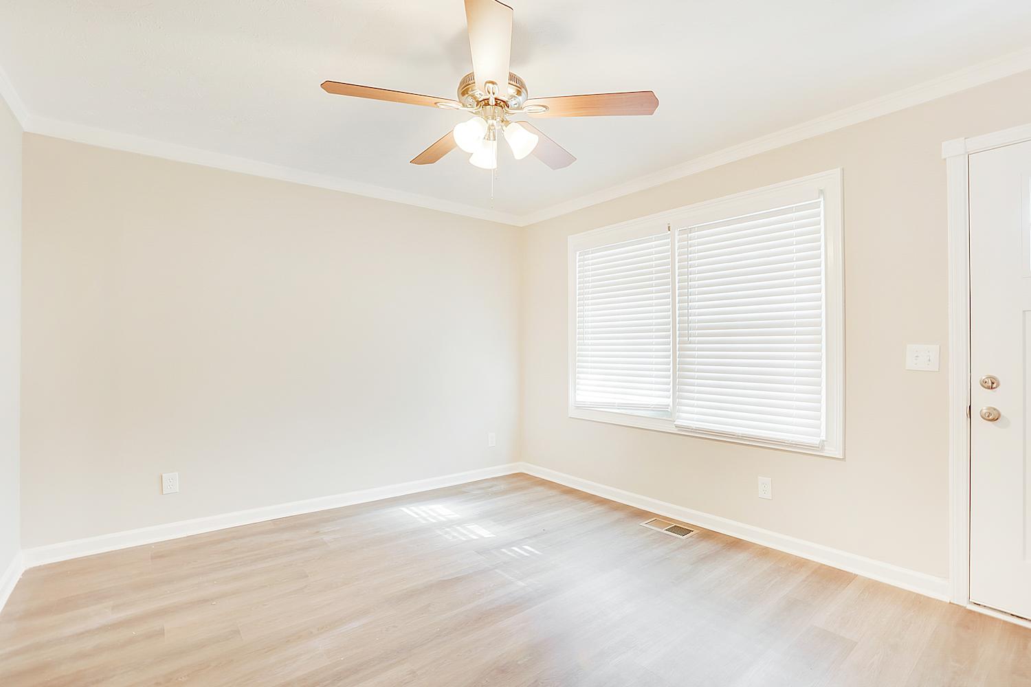 116 Rosewood Dr photo 5