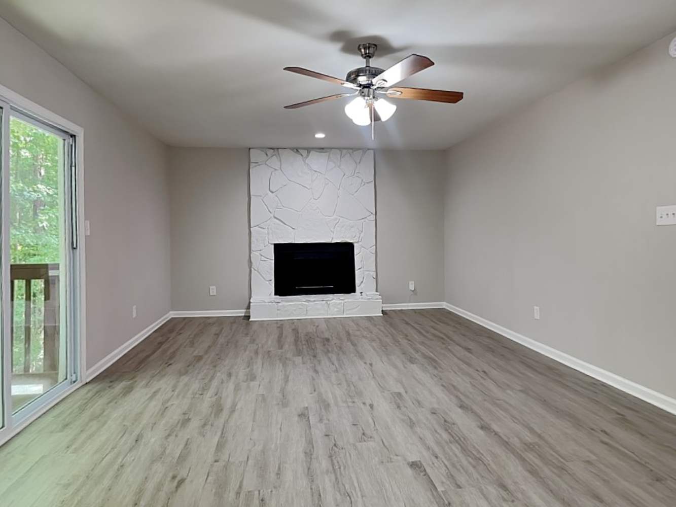2505 Desiree Way photo 5