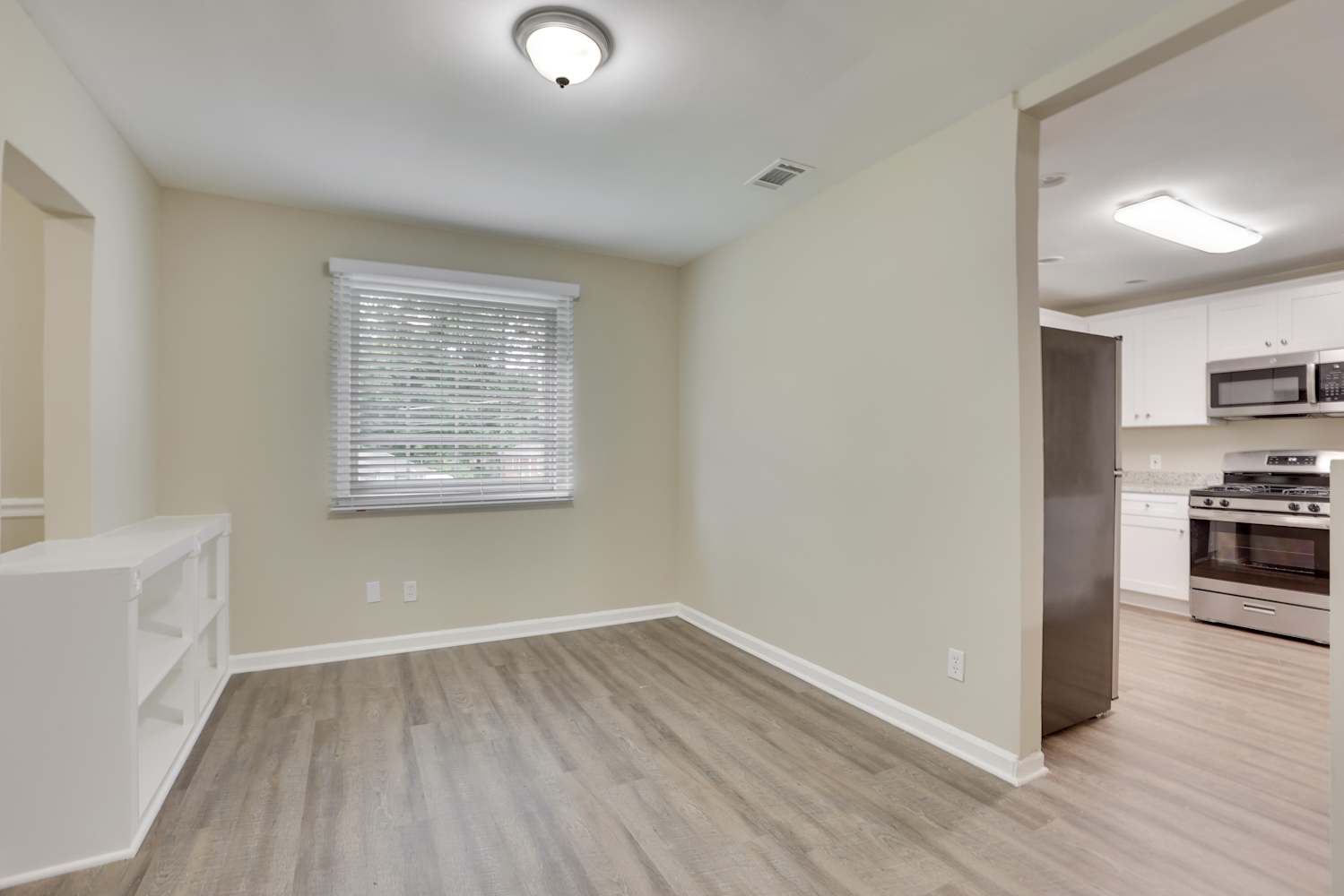 1266 Richard Rd photo 4