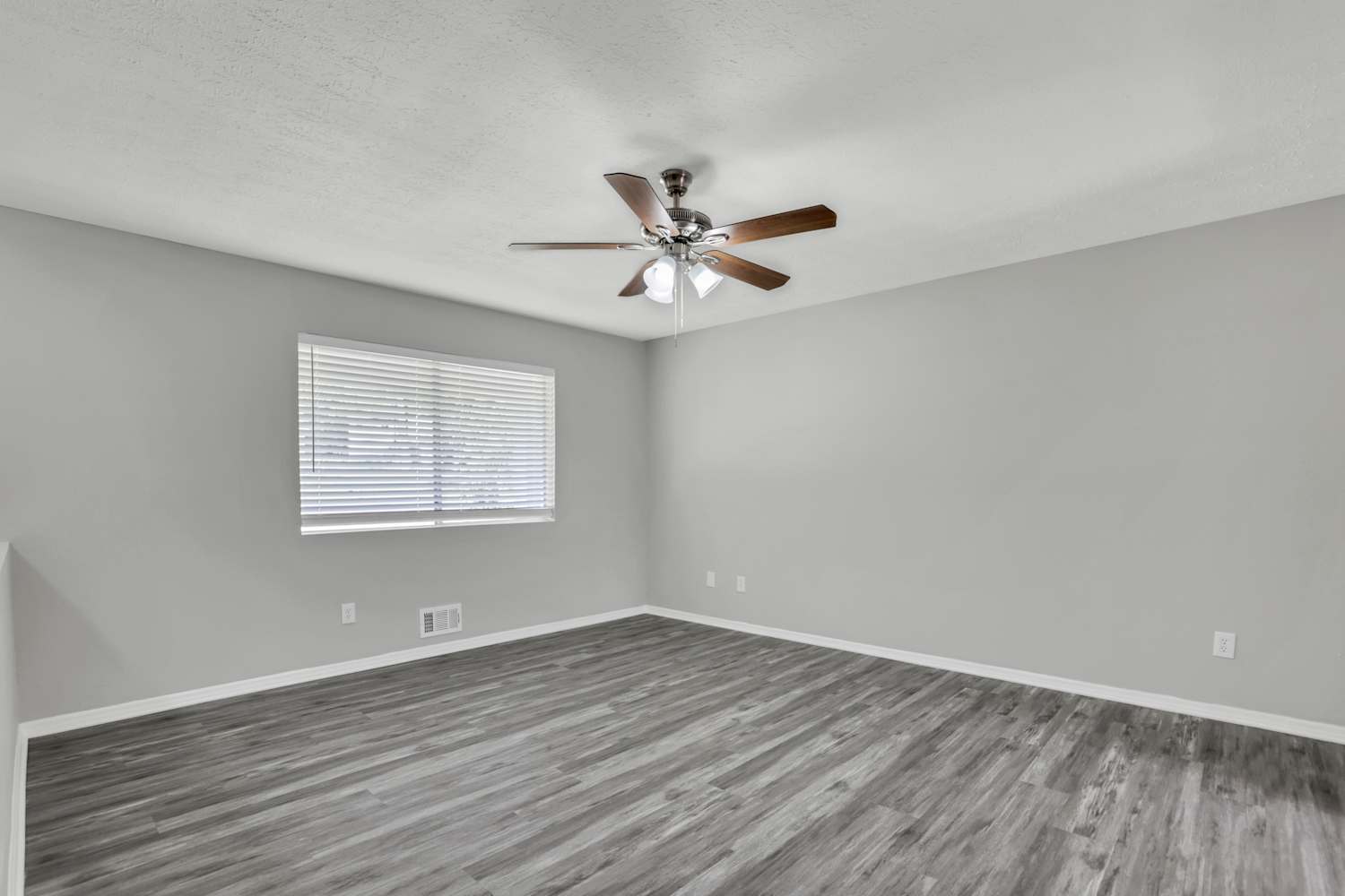 2211 Doral Ct Sw photo 3