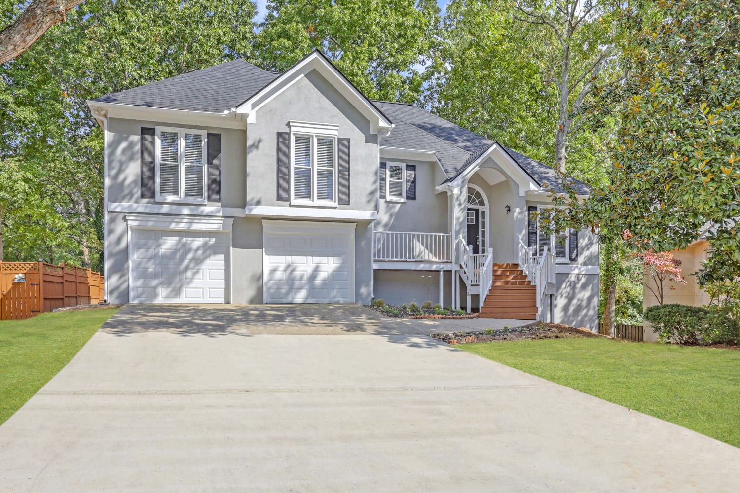 2447 Doubletree Dr photo 2