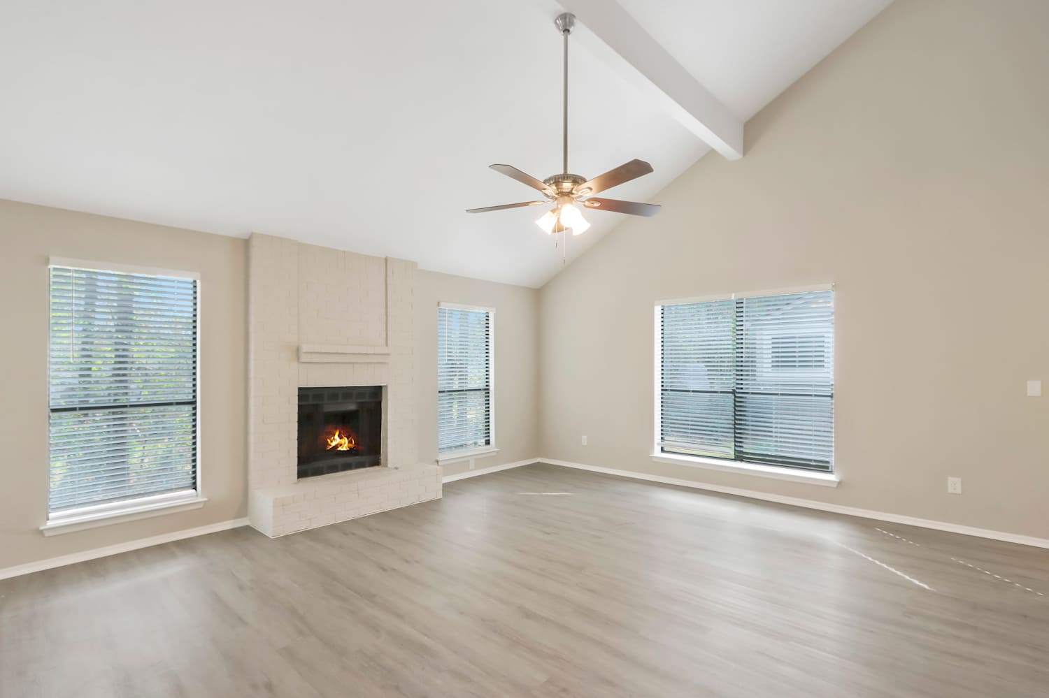 2120 Hunters Ridge Dr photo 5