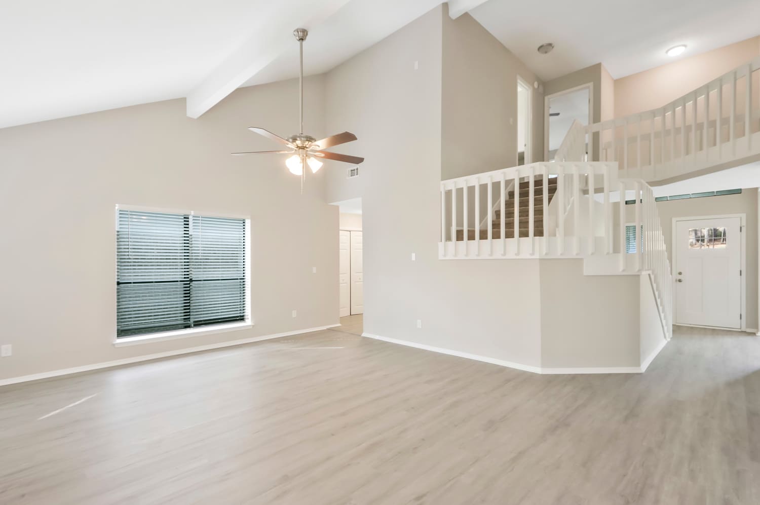 2120 Hunters Ridge Dr photo 4