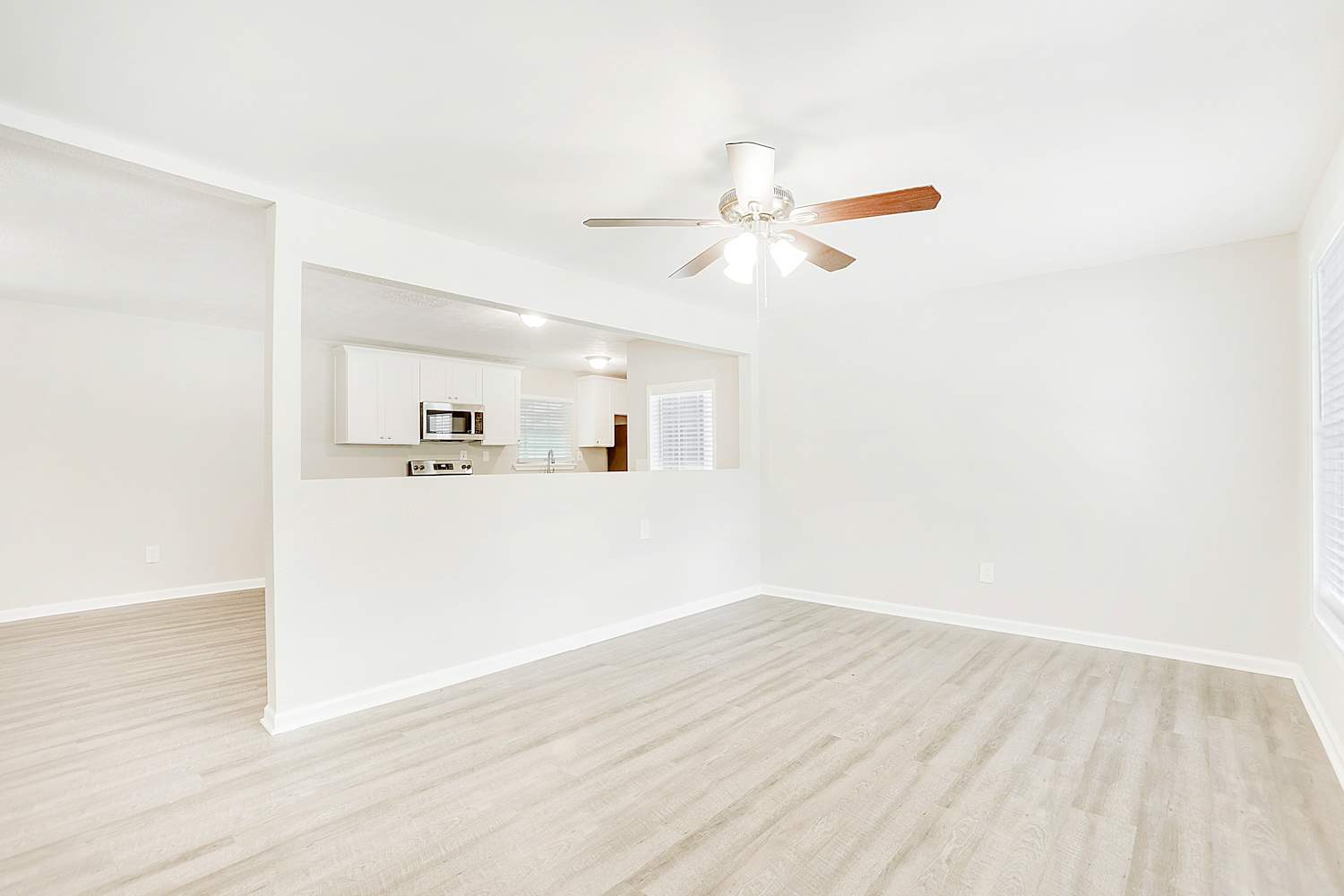 6115 Marilla St photo 4