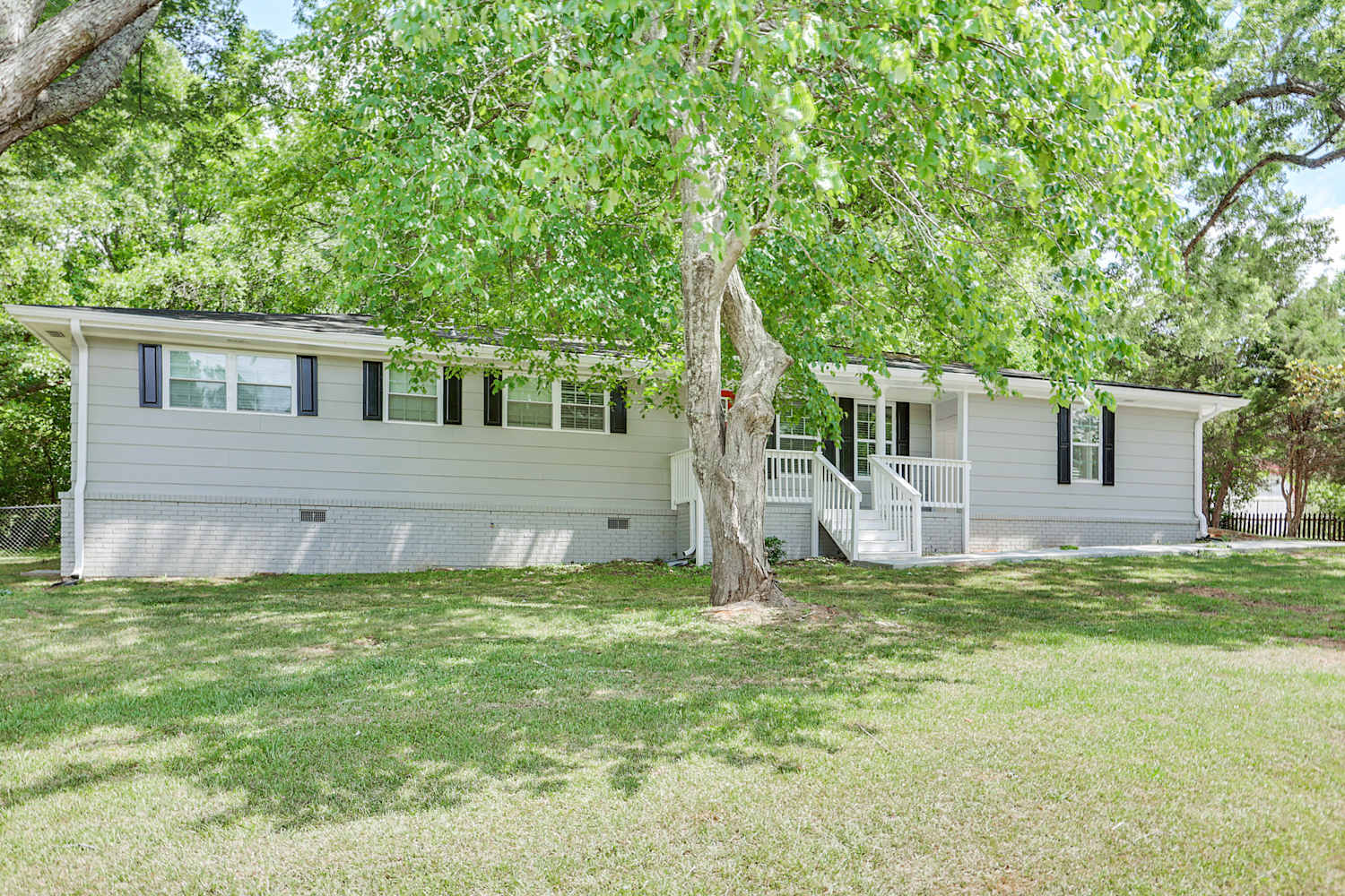 6115 Marilla St photo 3