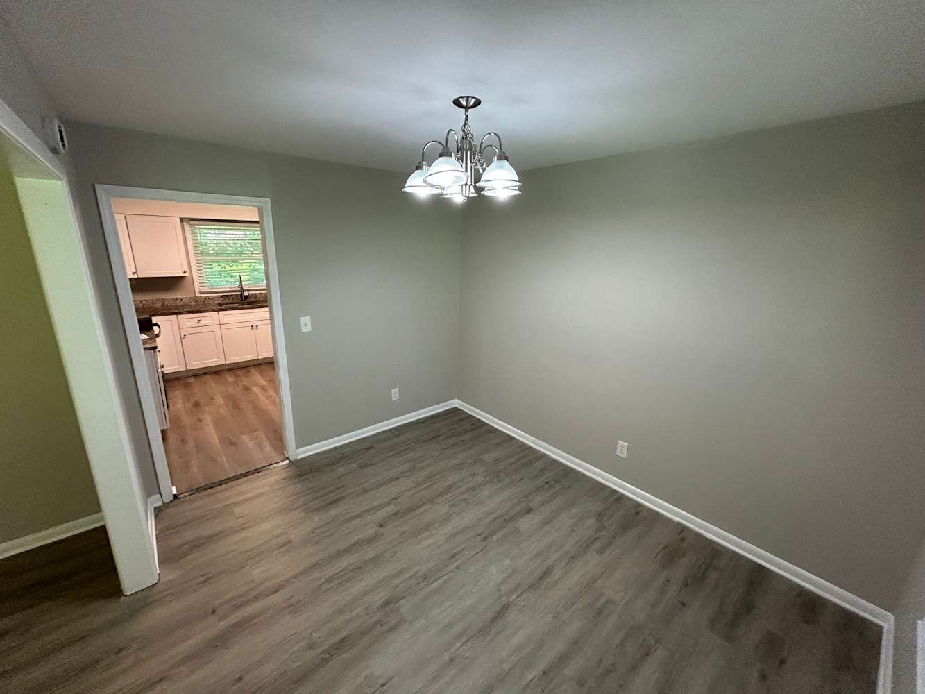 2813 Battlecrest Dr photo 4