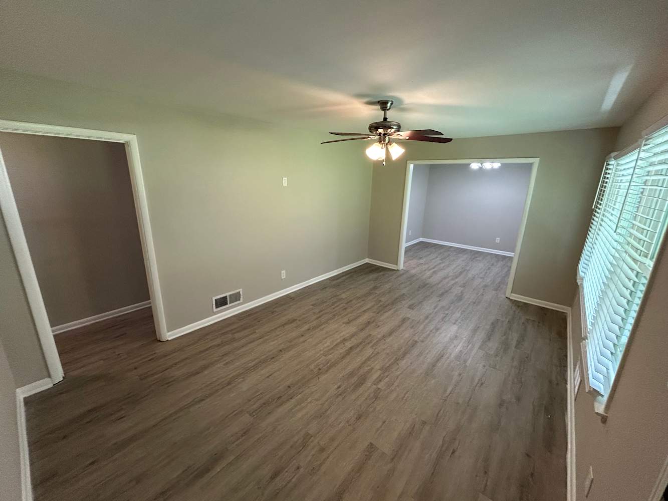 2813 Battlecrest Dr photo 3
