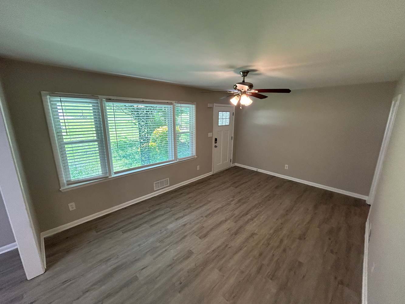 2813 Battlecrest Dr photo 2