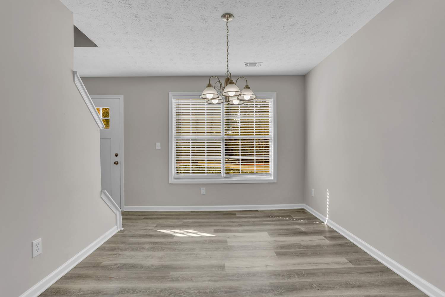 5230 Alexander St photo 4