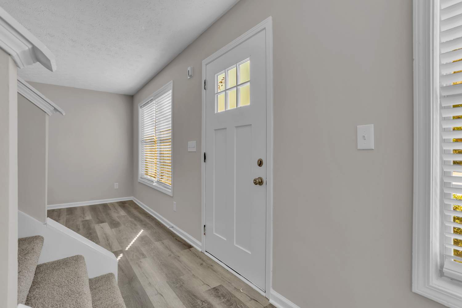 5230 Alexander St photo 3
