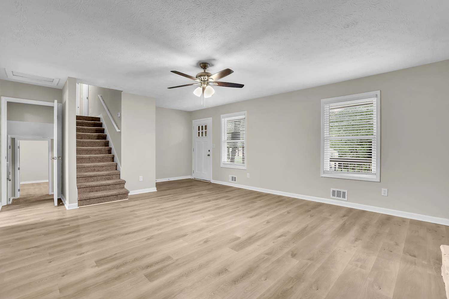 722 Stonehill Ct photo 3