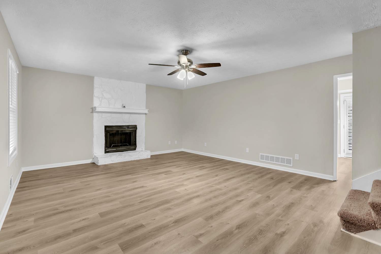 722 Stonehill Ct photo 4