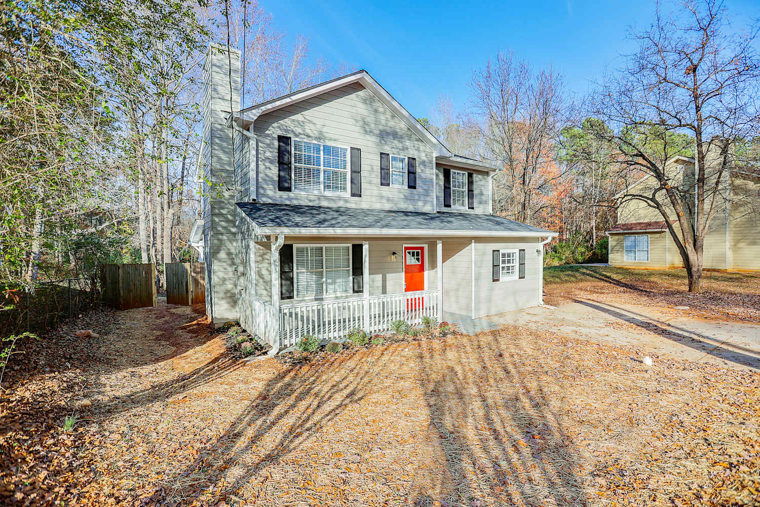 260 Rosewood Dr photo 2