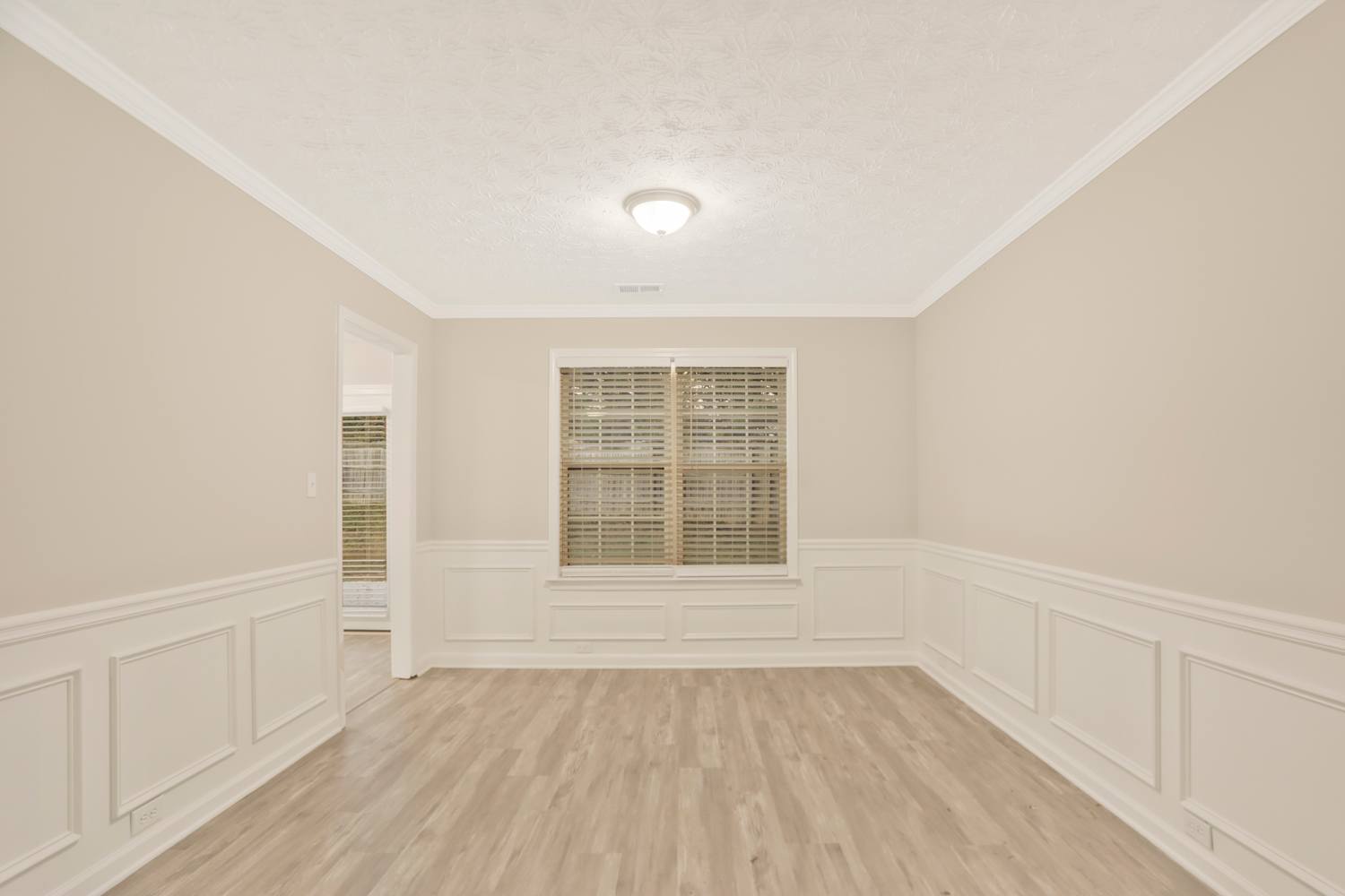 910 Underhill Ct photo 3