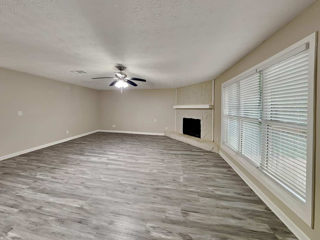 210 Hunt Ridge Dr photo 3