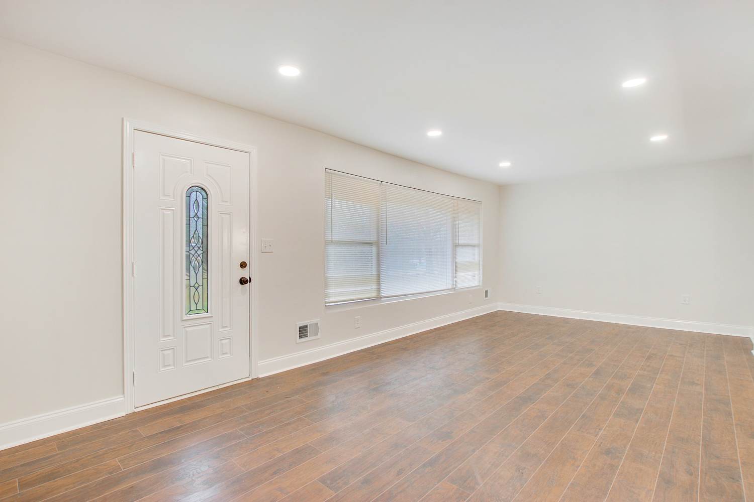 8475 Estelle St photo 5