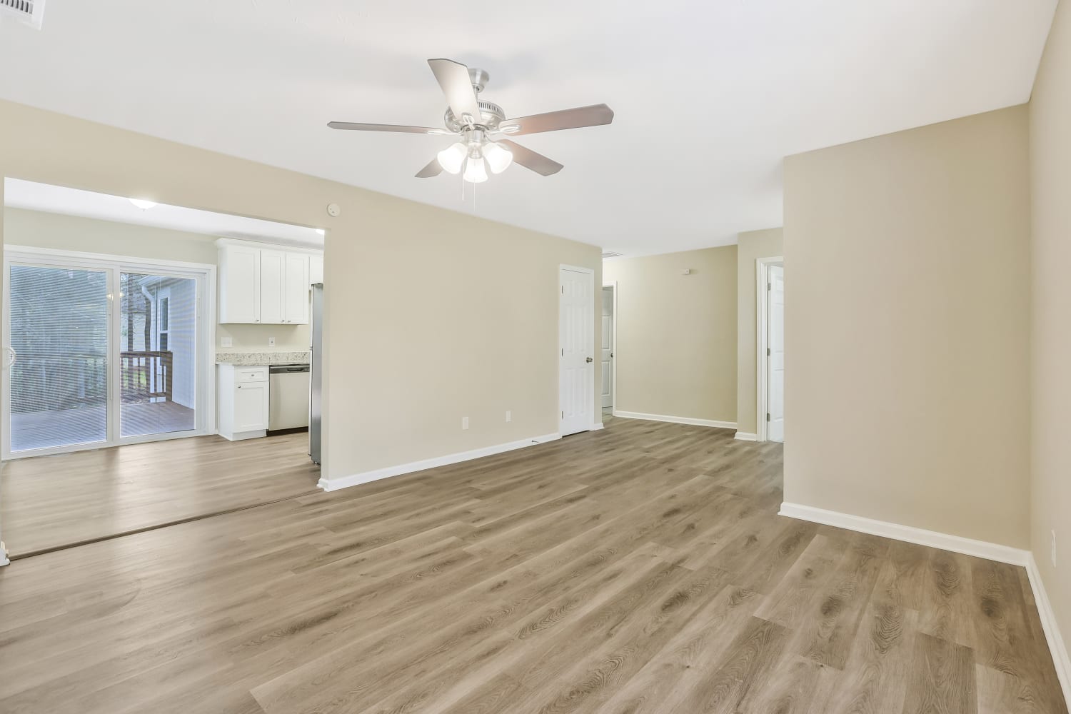 610 Woodcrest Manor Dr photo 4