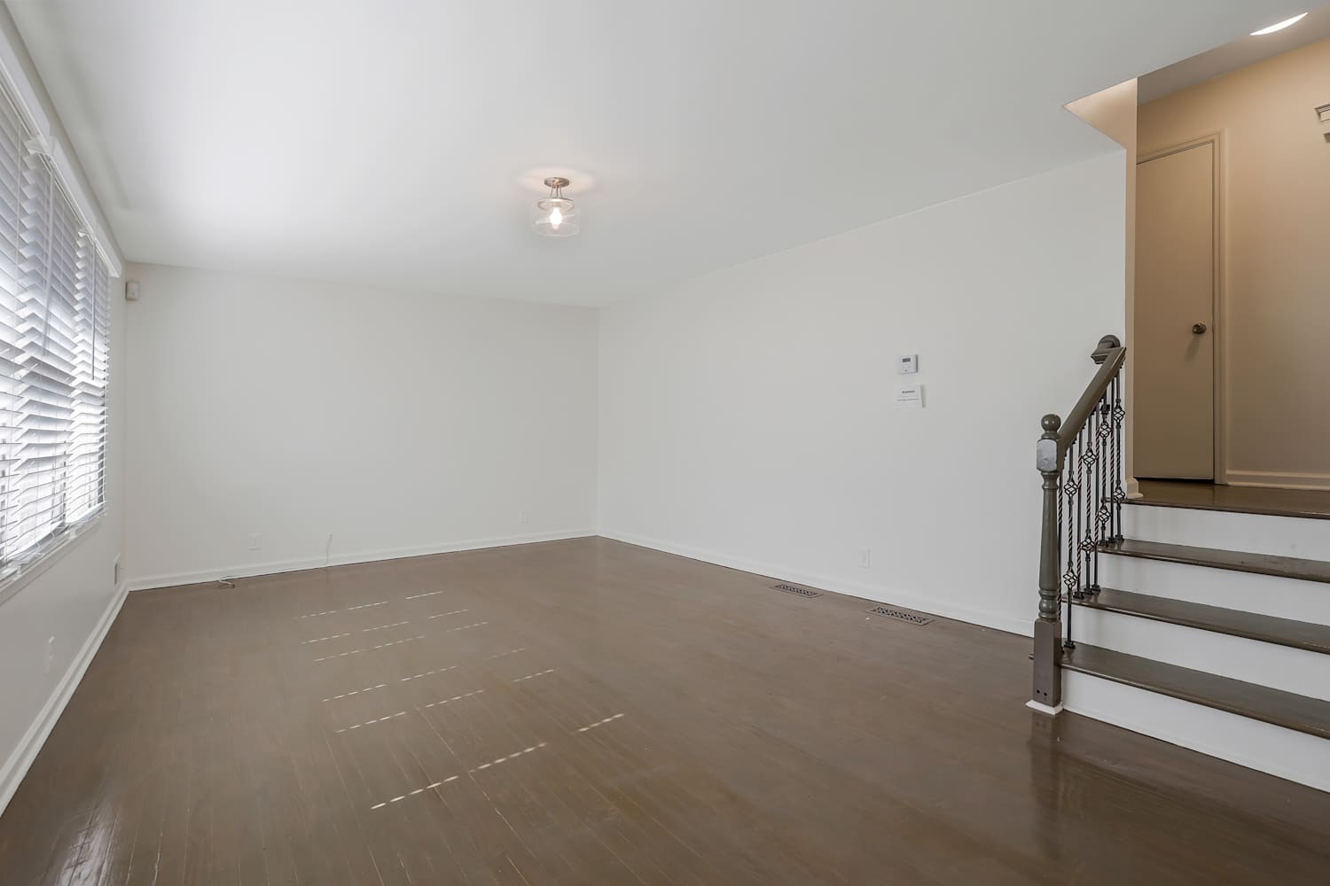 2372 Oakridge Ct photo 3