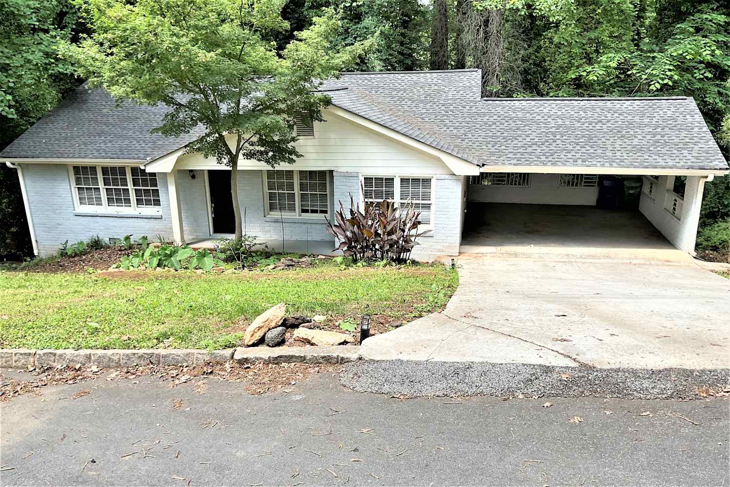 2372 Oakridge Ct photo 2