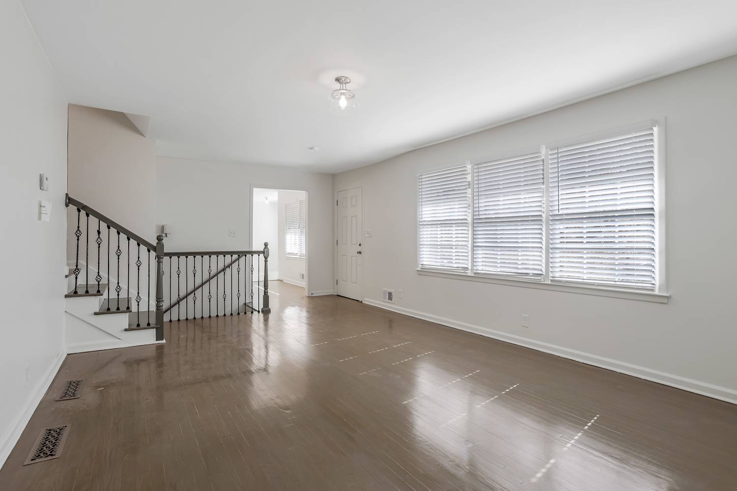 2372 Oakridge Ct photo 5
