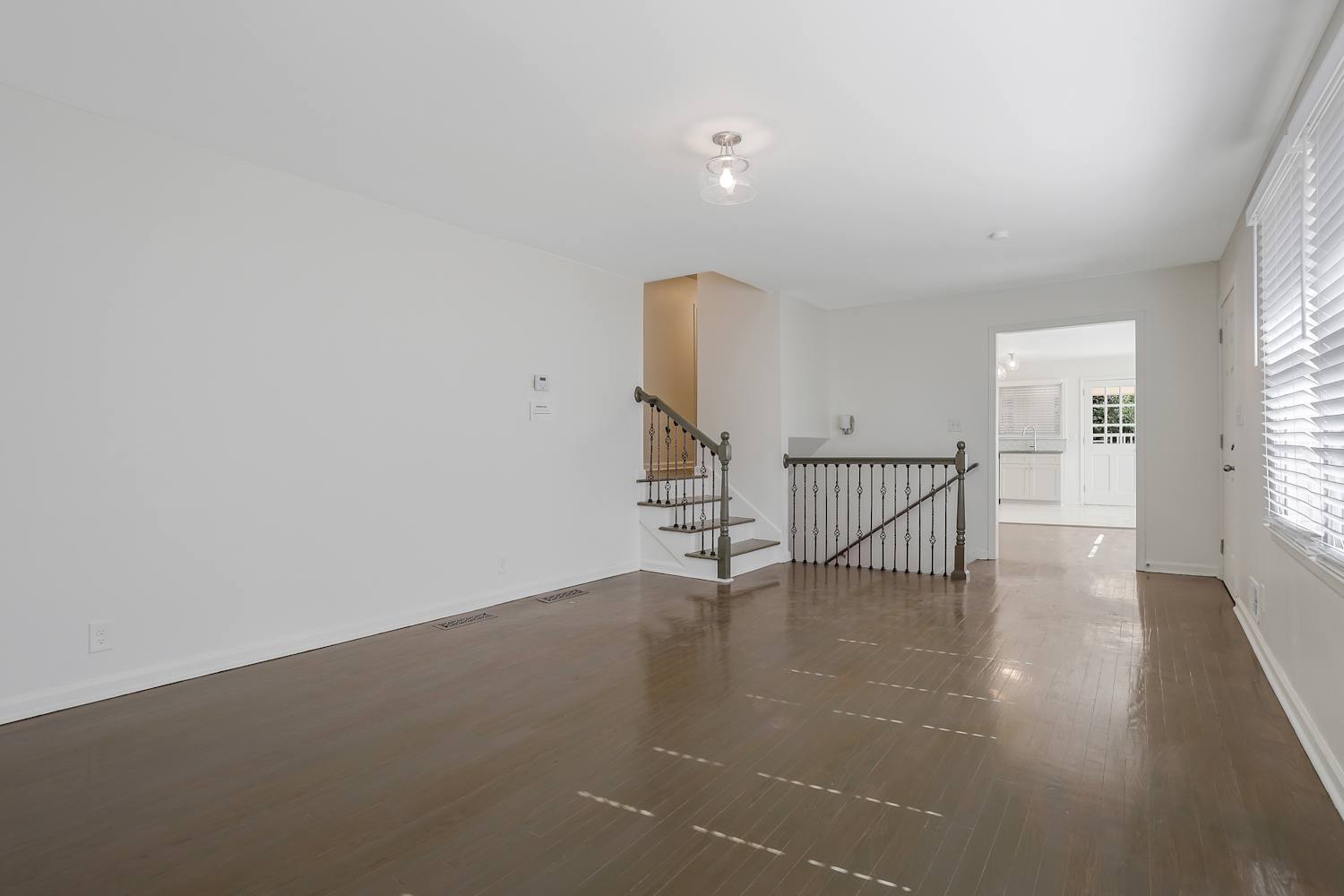 2372 Oakridge Ct photo 4
