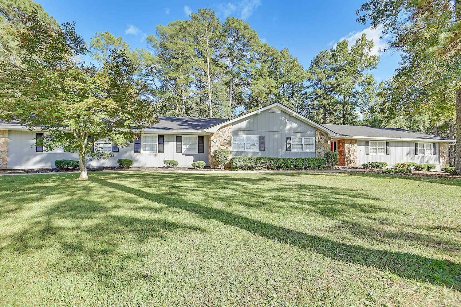 5138 Lake Forest Dr Se photo 2