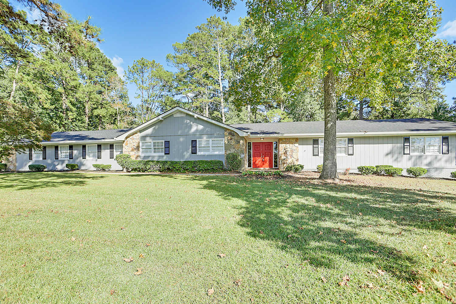 5138 Lake Forest Dr Se photo 3