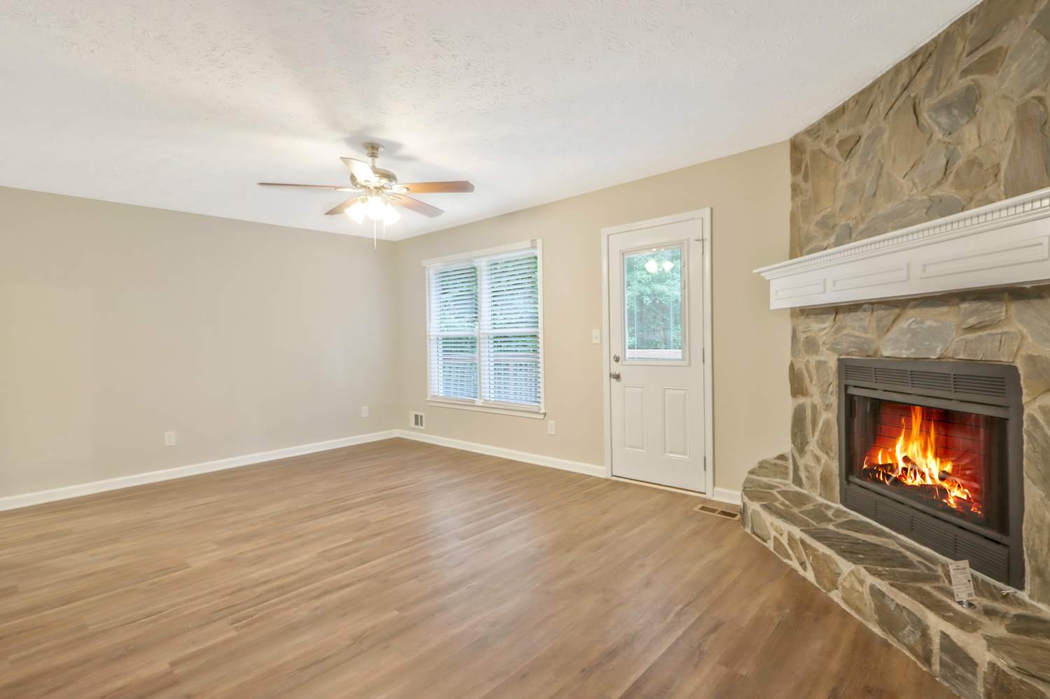 4460 Kim St photo 4