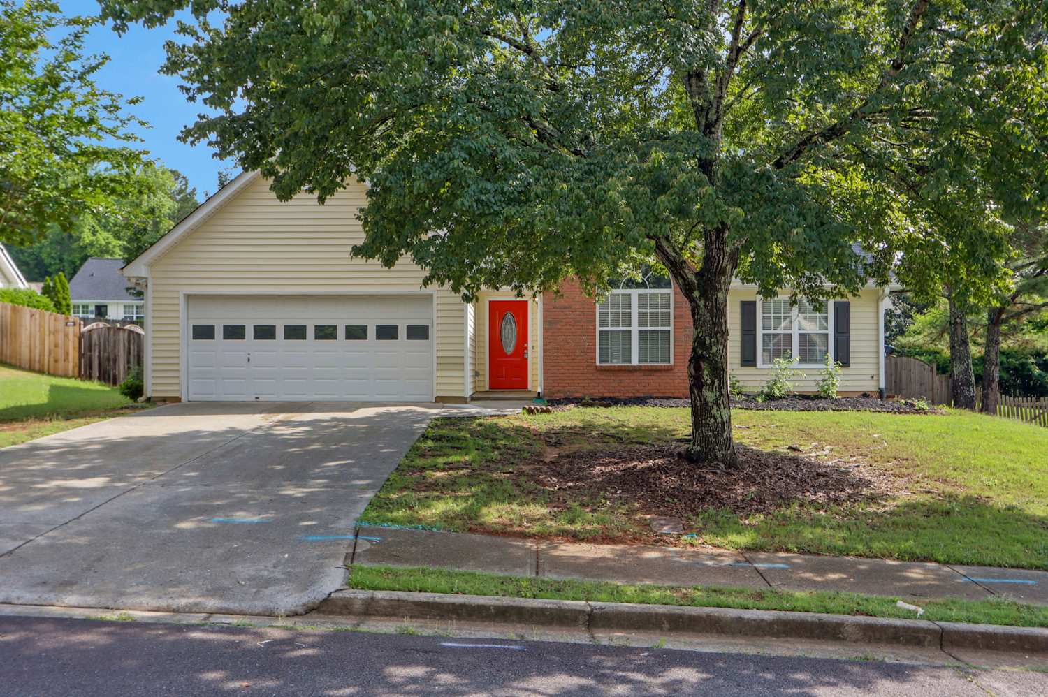 370 Telford Dr photo 2