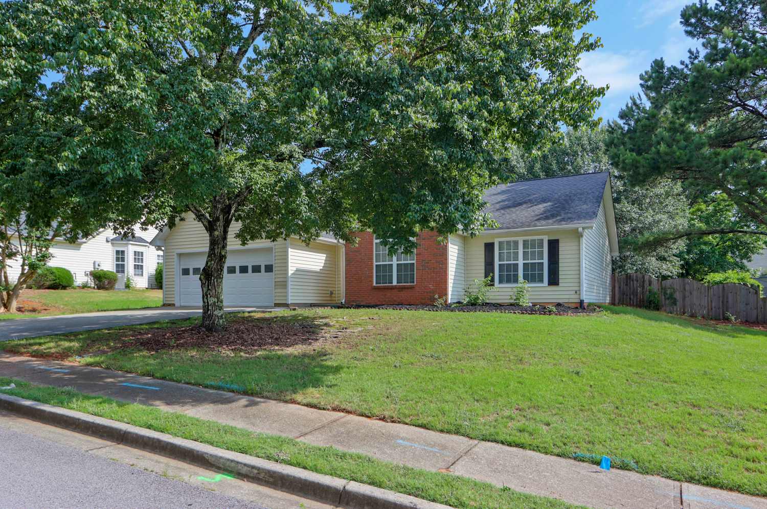 370 Telford Dr photo 3