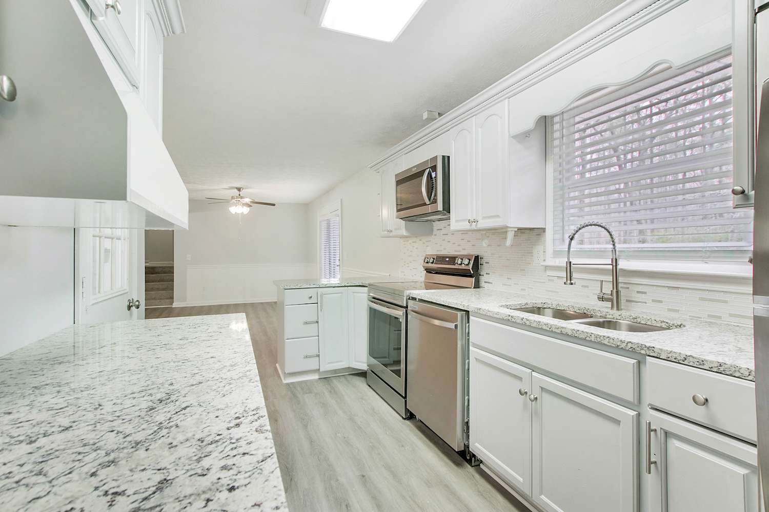 7280 Hollyhock Dr photo 5