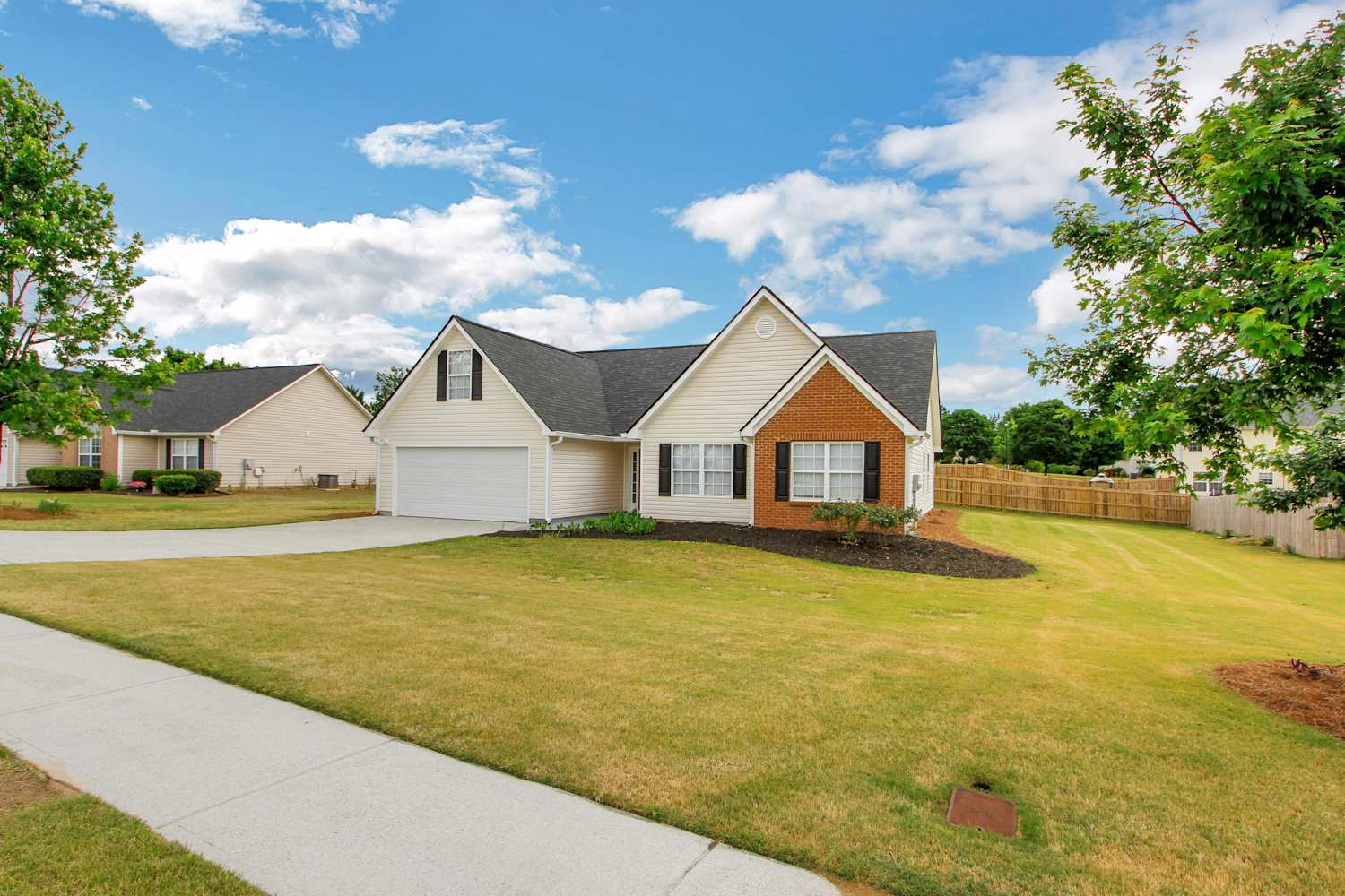 4035 Hollow Spring Trl photo 3