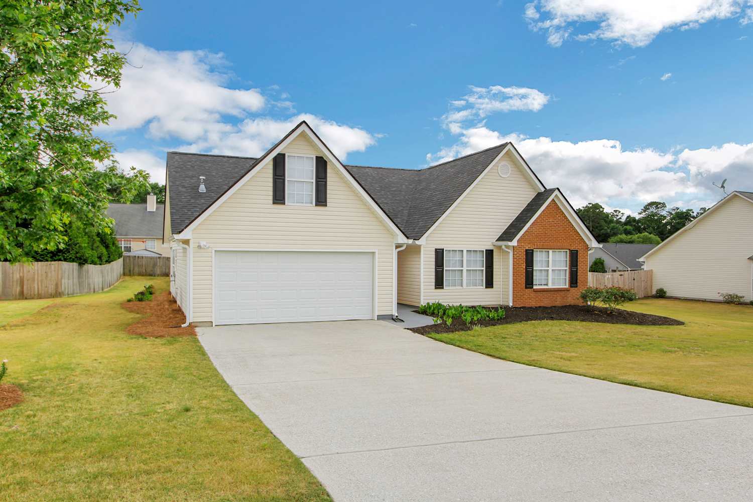 4035 Hollow Spring Trl photo 2