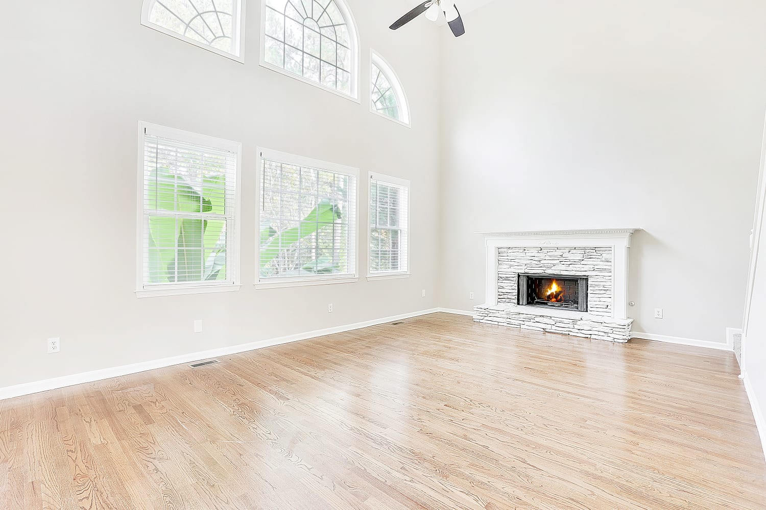 1413 Amberton Way photo 4