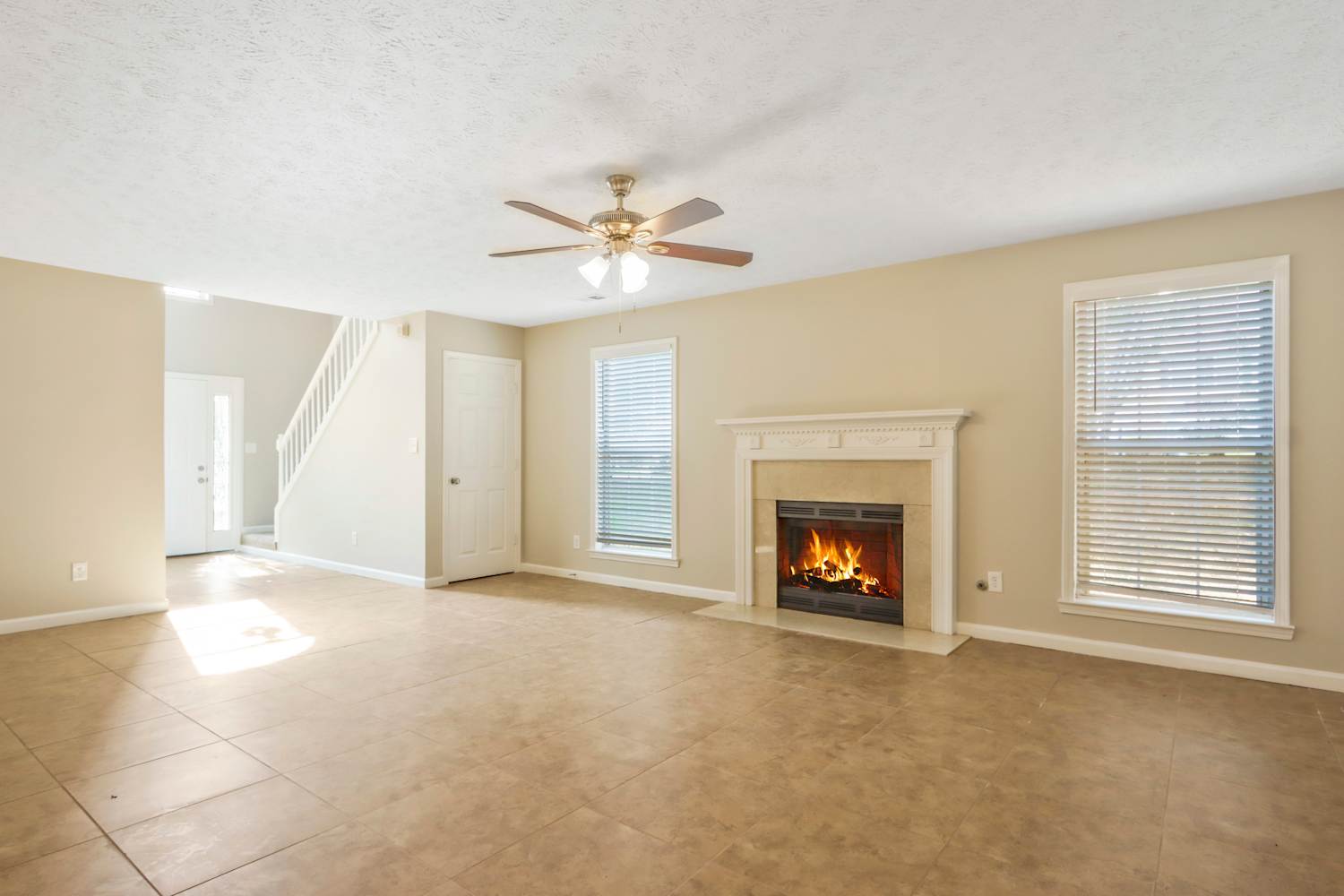 1915 Stoneoak Cir photo 5