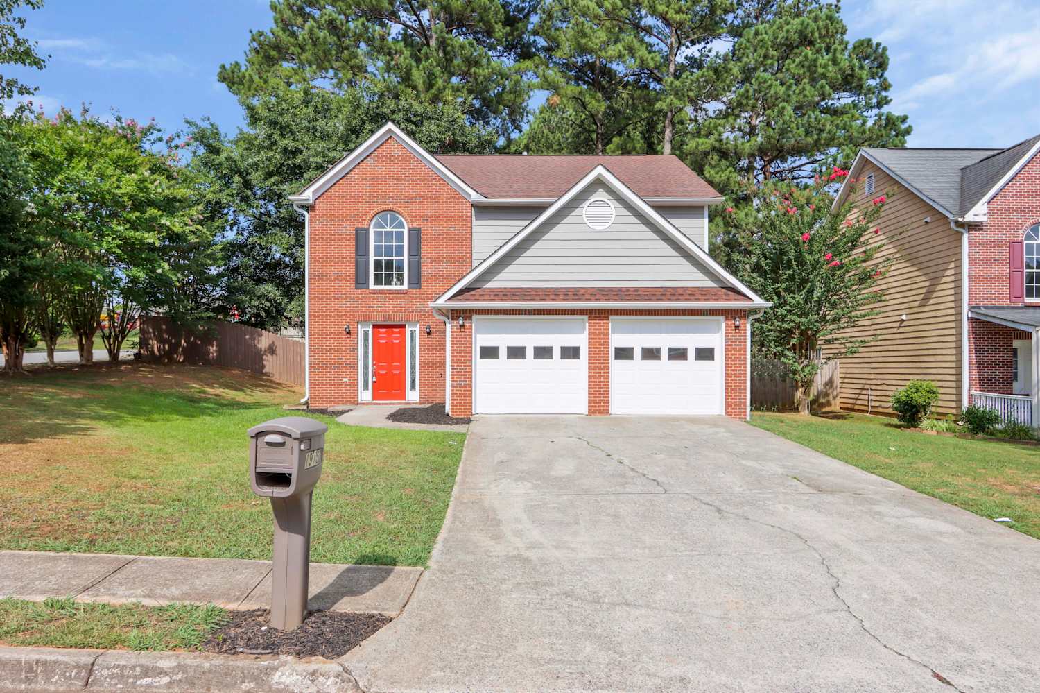 1915 Stoneoak Cir photo 2