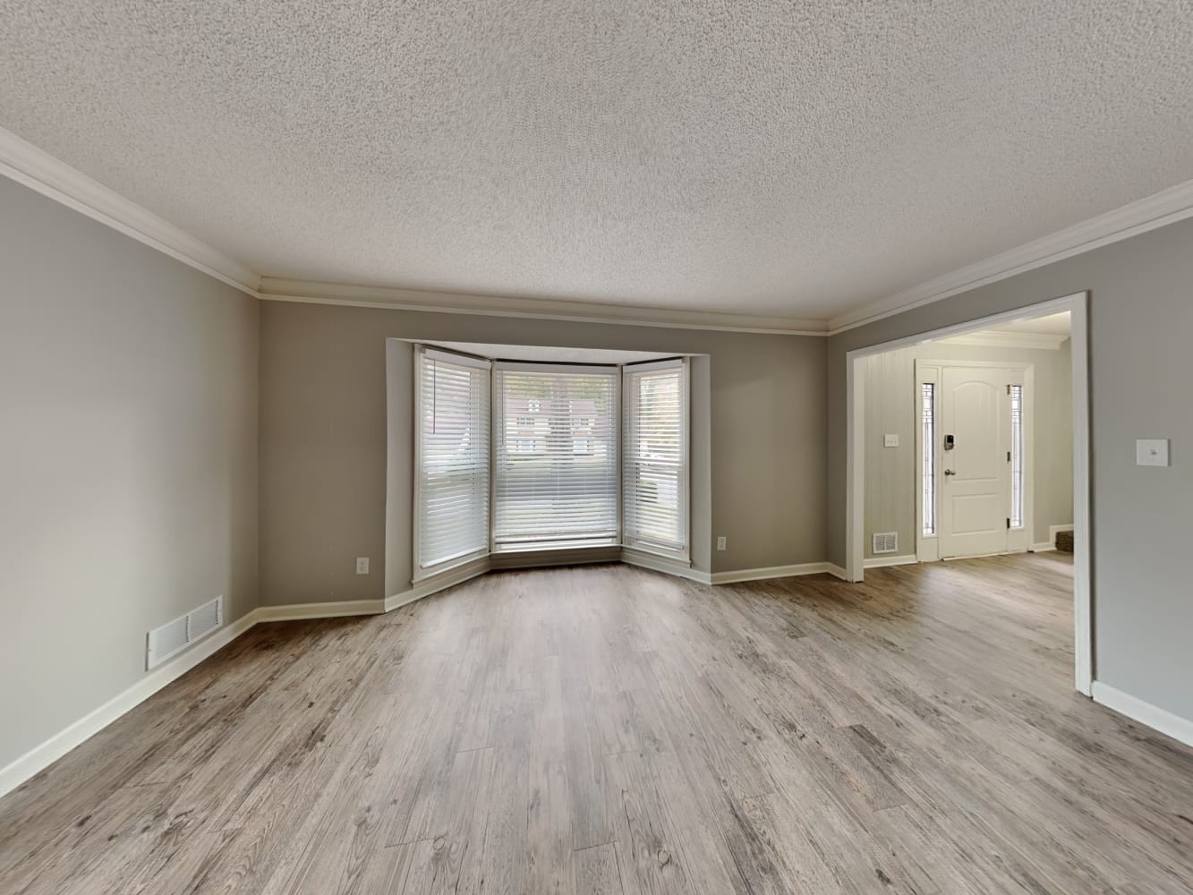 1547 Golf Link Dr photo 5