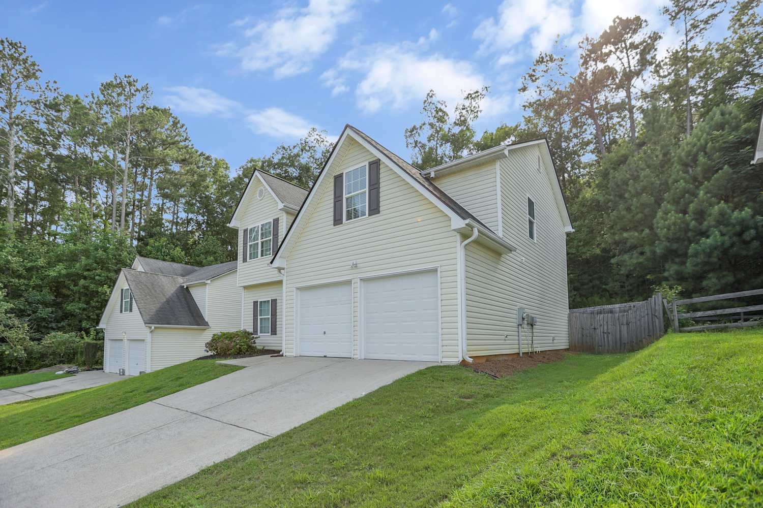 159 Hawthorn Dr photo 2