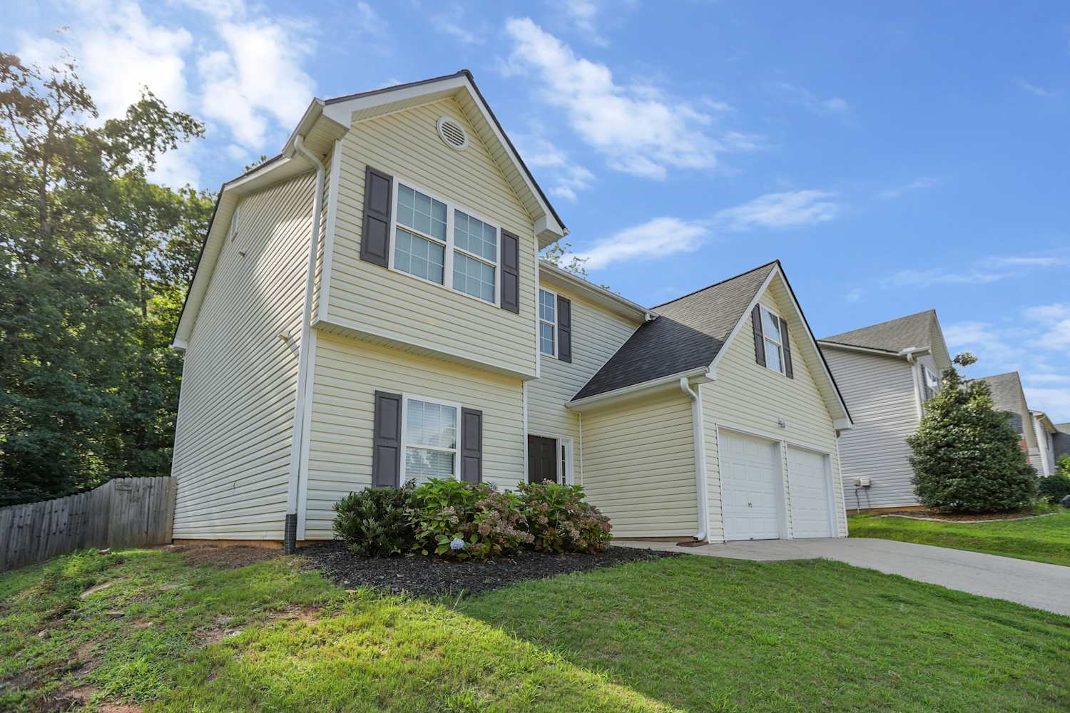 159 Hawthorn Dr photo 3