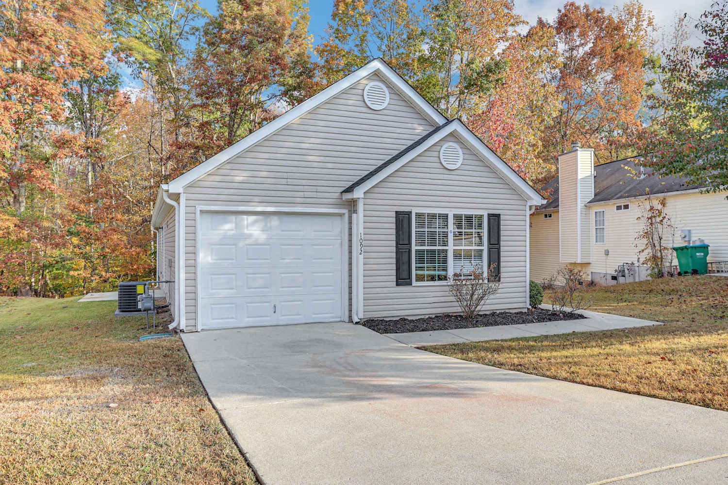 1092 Abington Ct photo 3