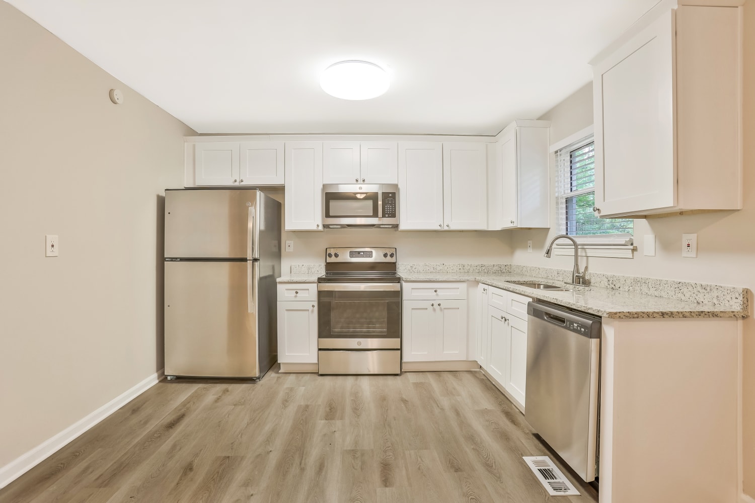 6056 Dana Dr photo 4