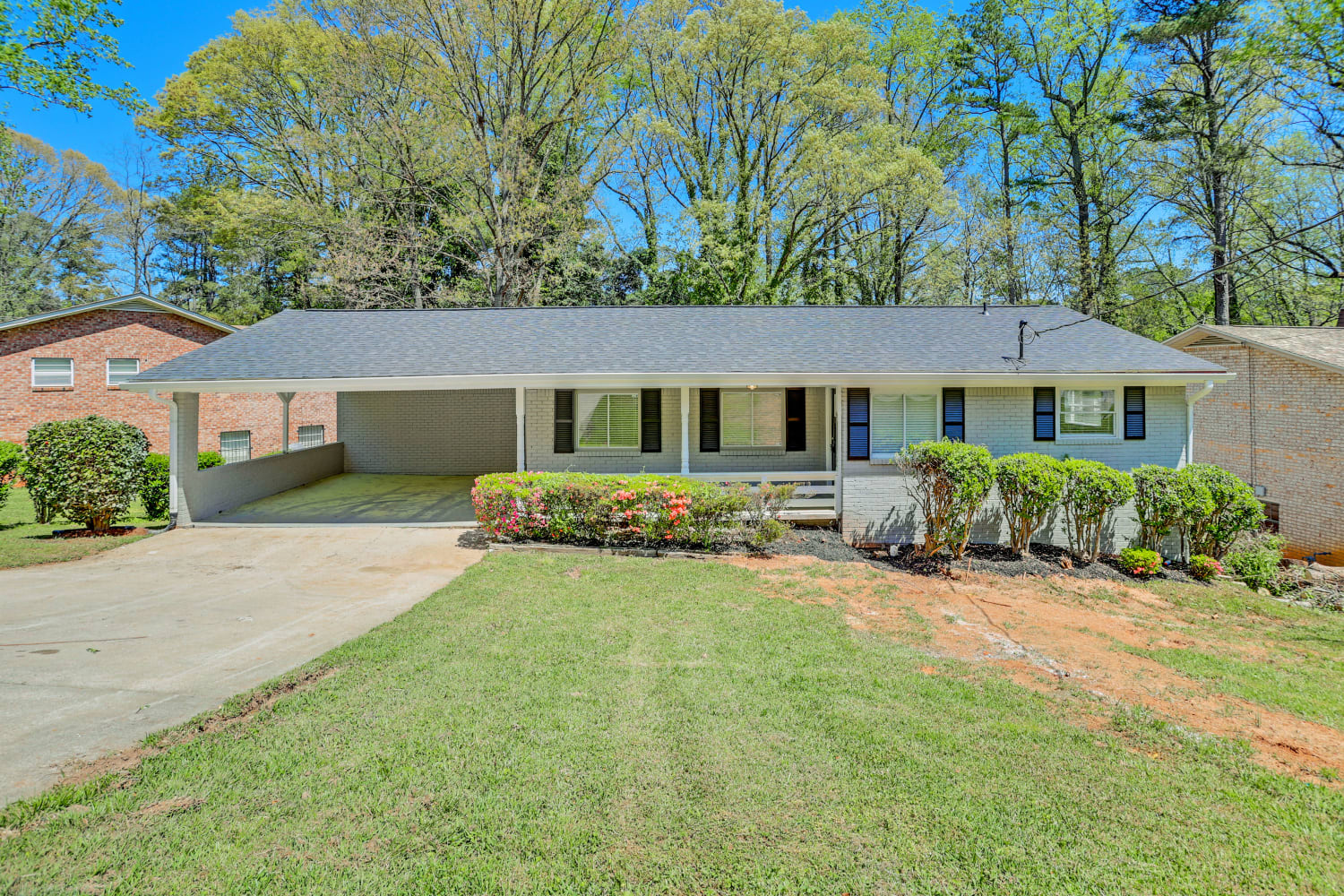 2074 Troutdale Dr photo 2