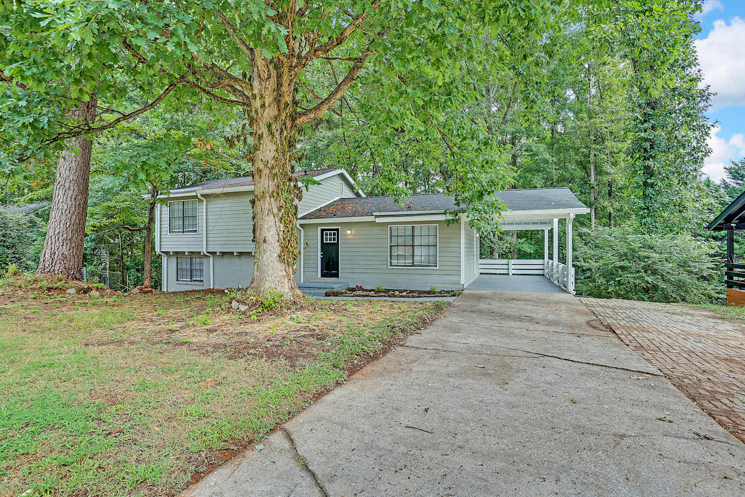 678 Lakeridge Dr Se photo 2